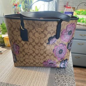 Large coach bag.. In great condition. Authentic. Not a knock off. Asking $85.